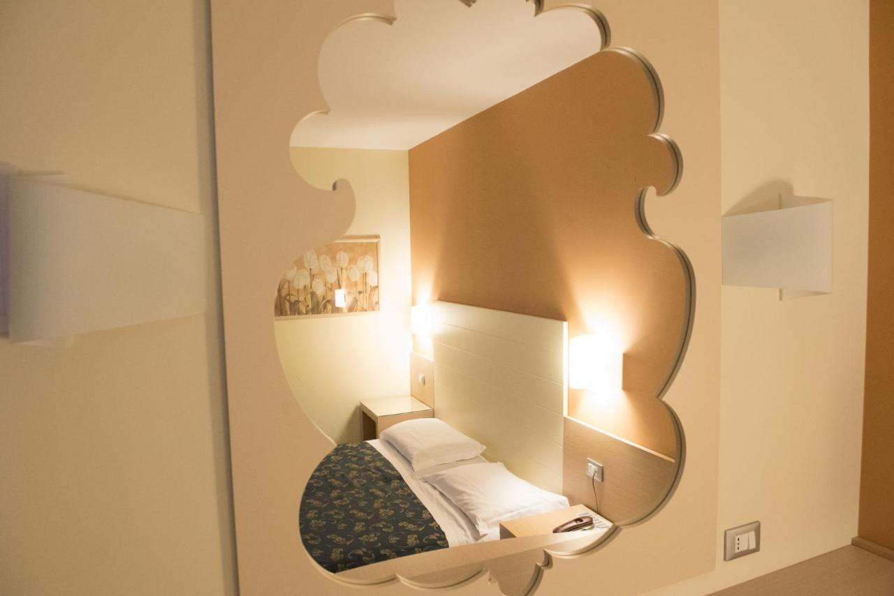 Hotel Duca Degli Abruzzi Montesilvano Marina Екстериор снимка