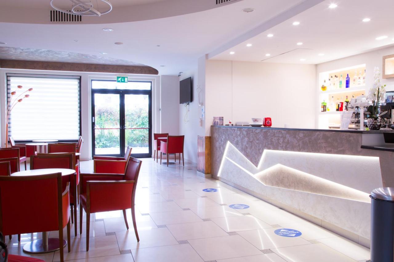 Hotel Duca Degli Abruzzi Montesilvano Marina Екстериор снимка