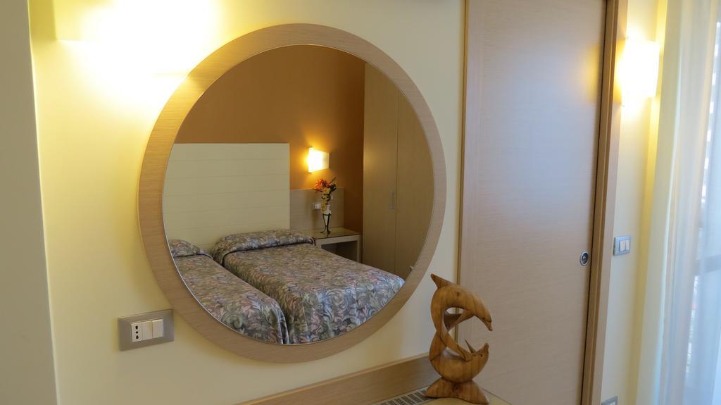 Hotel Duca Degli Abruzzi Montesilvano Marina Екстериор снимка