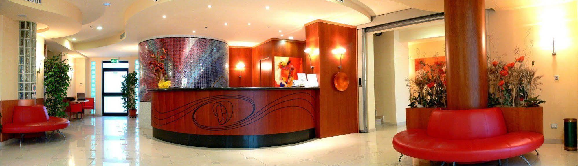 Hotel Duca Degli Abruzzi Montesilvano Marina Екстериор снимка